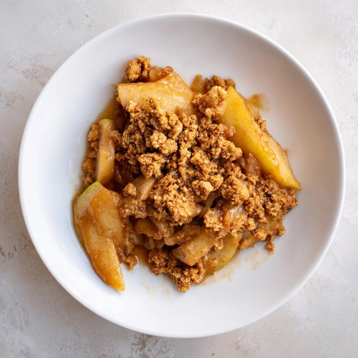 Enjoy a warm slice of this comforting Apple and Cinnamon Crumble, perfect for chilly autumn evenings.